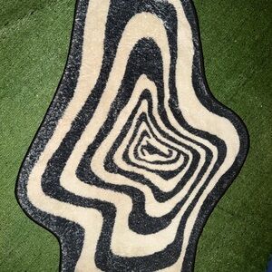 Black & White Asymmetric Detailed Woven base rug